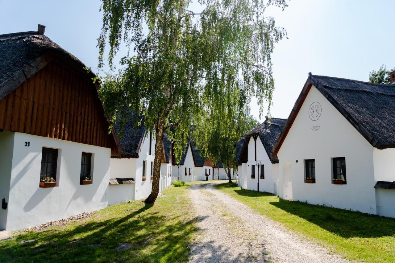 Bohem Birtok Es Csarda Hotell Zamárdi Exteriör bild