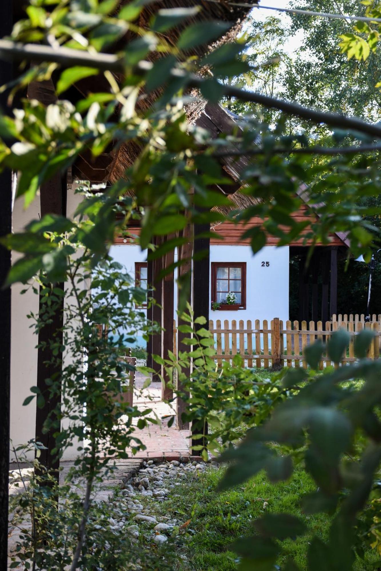 Bohem Birtok Es Csarda Hotell Zamárdi Exteriör bild